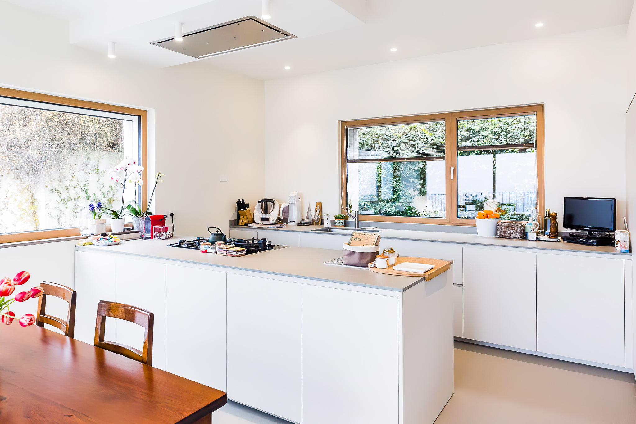 SELEZIONE-ARREDAMENTI-LA-CUCINA-SI-APRE-SULLA-VALLATA-04