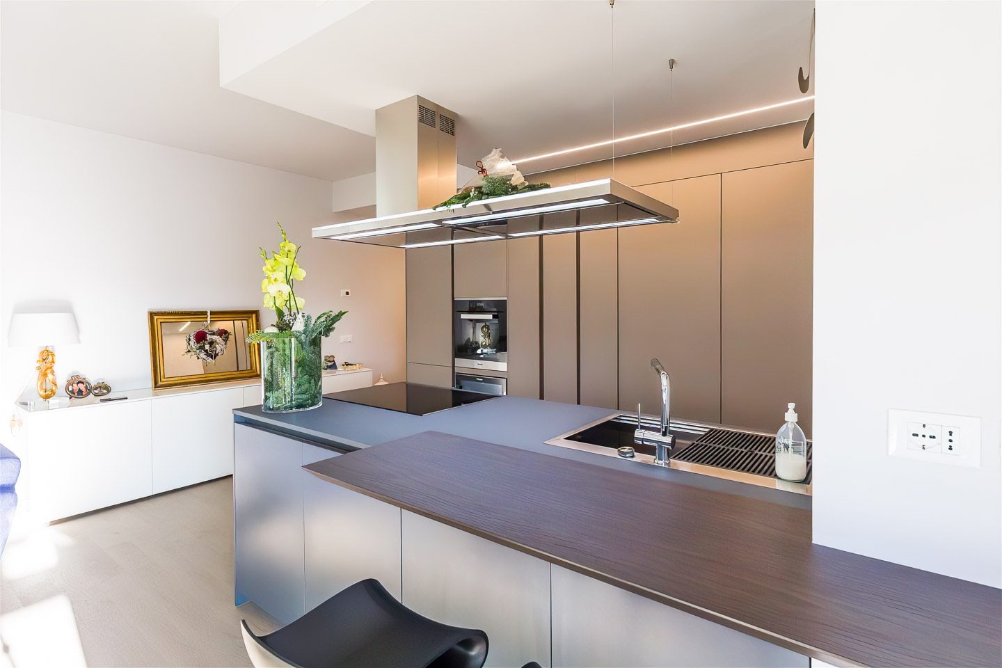 SELEZIONE-ARREDAMENTI-LE-PARETI-DIVENTANO-ARMADI-02