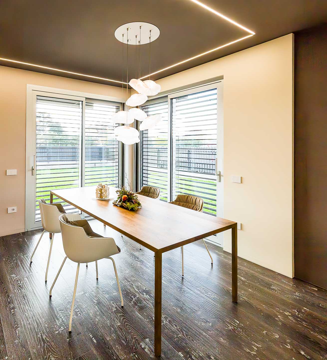 SELEZIONE-ARREDAMENTI-LEGNO-LACCATO-PER-UNA-CUCINA-CONTEMPORANEA-01