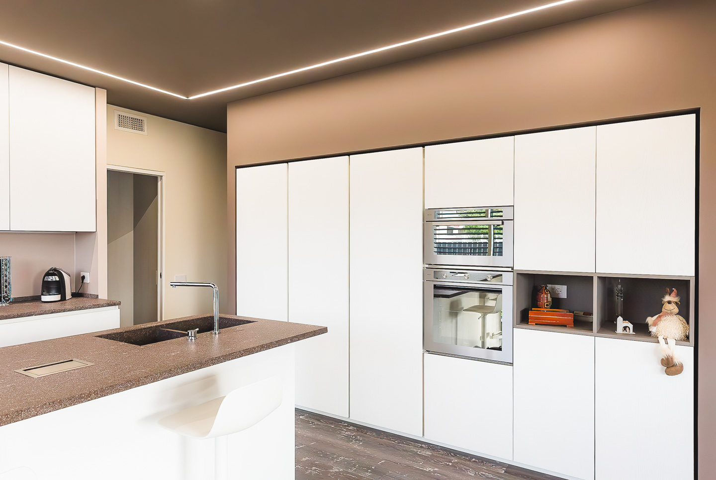 SELEZIONE-ARREDAMENTI-LEGNO-LACCATO-PER-UNA-CUCINA-CONTEMPORANEA-03