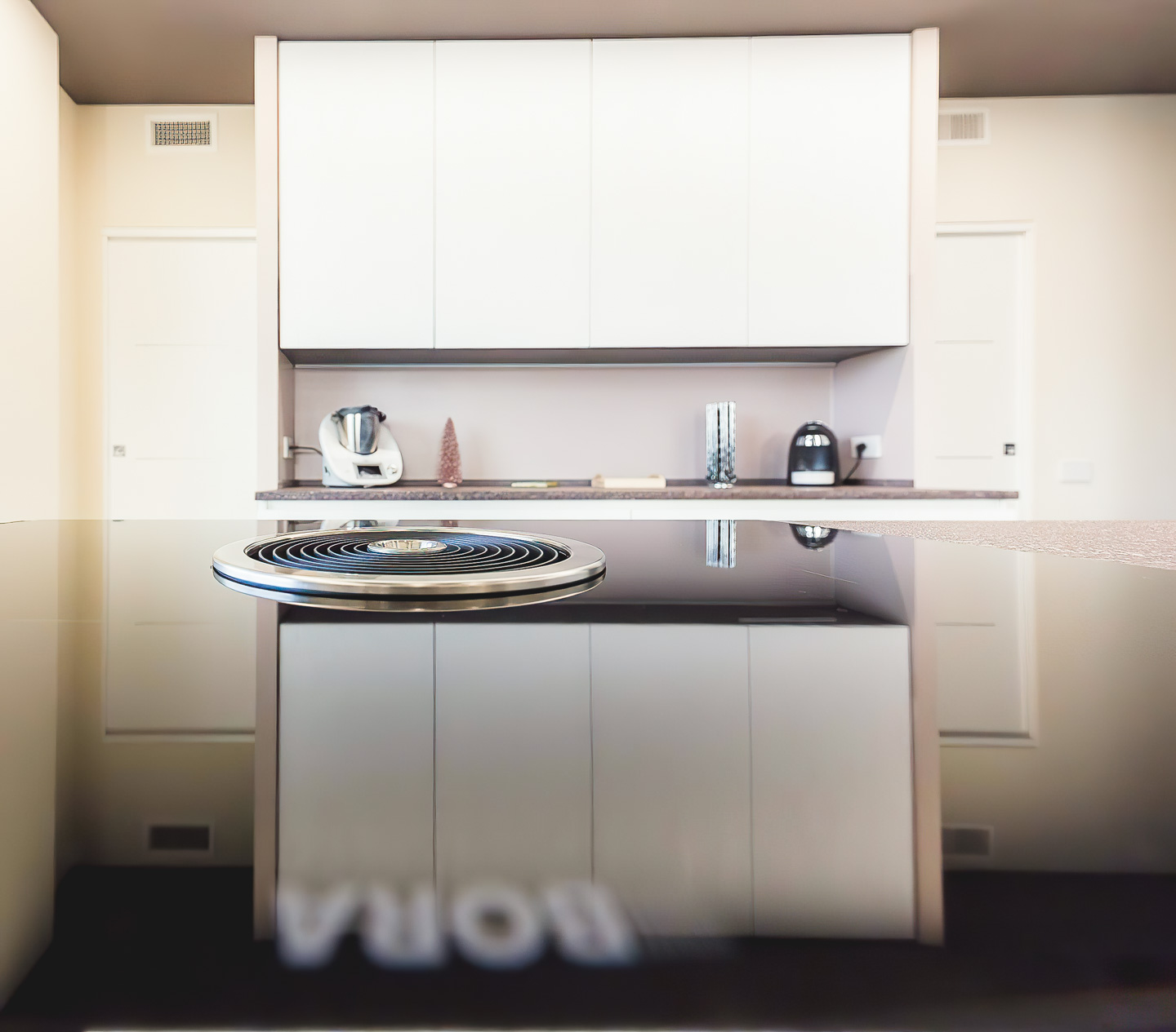 SELEZIONE-ARREDAMENTI-LEGNO-LACCATO-PER-UNA-CUCINA-CONTEMPORANEA-05