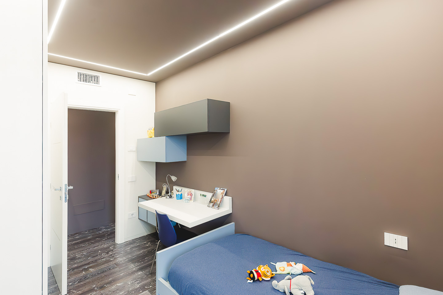 SELEZIONE-ARREDAMENTI-LEGNO-LACCATO-PER-UNA-CUCINA-CONTEMPORANEA-10