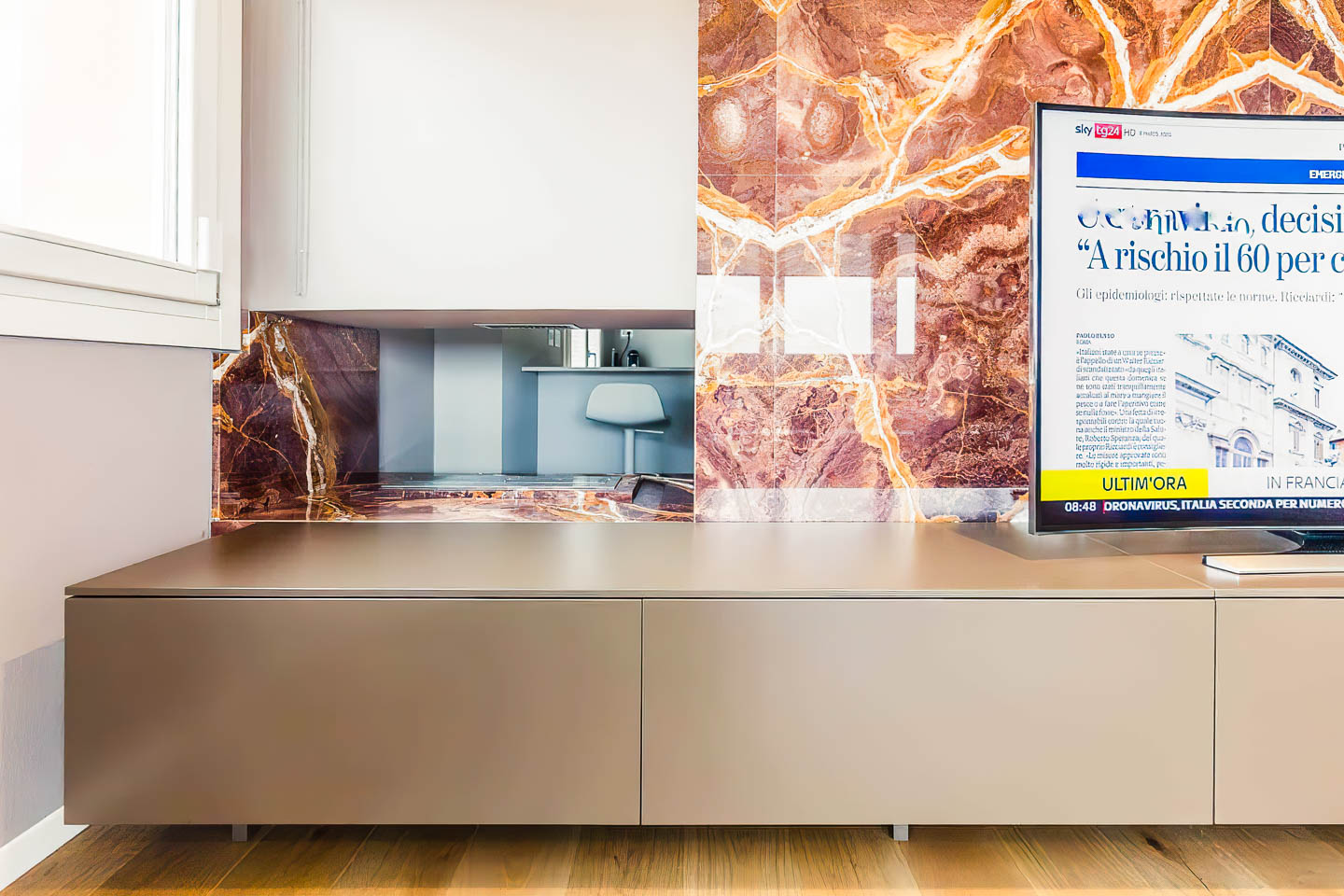 SELEZIONE-ARREDAMENTI-NELL-_ATTICO-DI-UN-PALAZZO-02