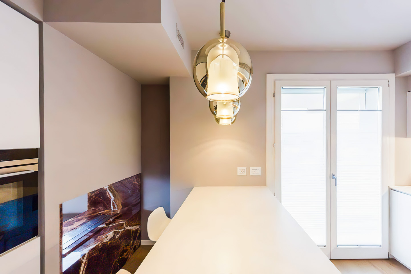 SELEZIONE-ARREDAMENTI-NELL-_ATTICO-DI-UN-PALAZZO-05