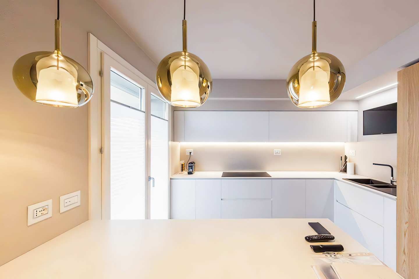 SELEZIONE-ARREDAMENTI-NELL-_ATTICO-DI-UN-PALAZZO-06