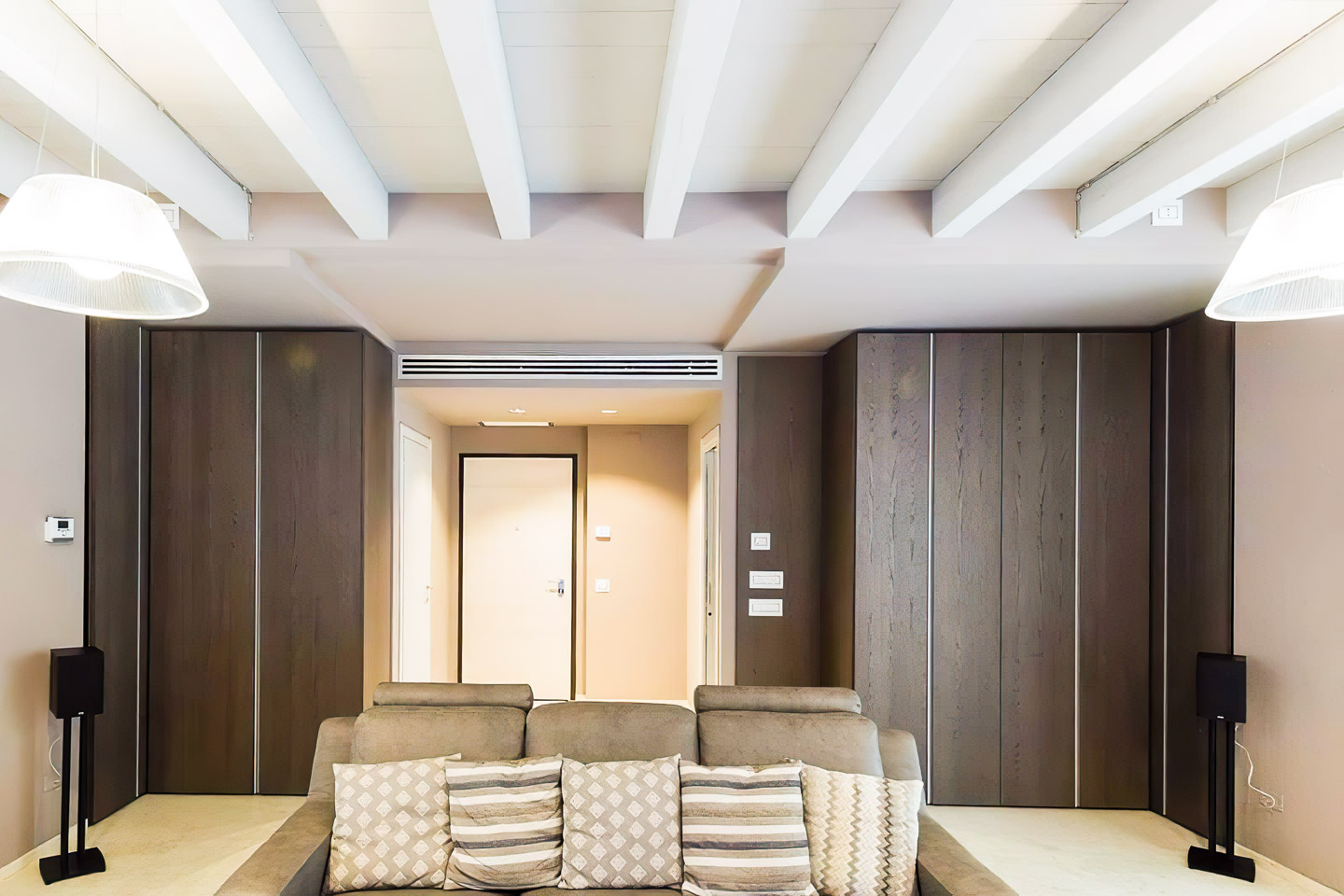 SELEZIONE-ARREDAMENTI-NELL-_ATTICO-DI-UN-PALAZZO-08