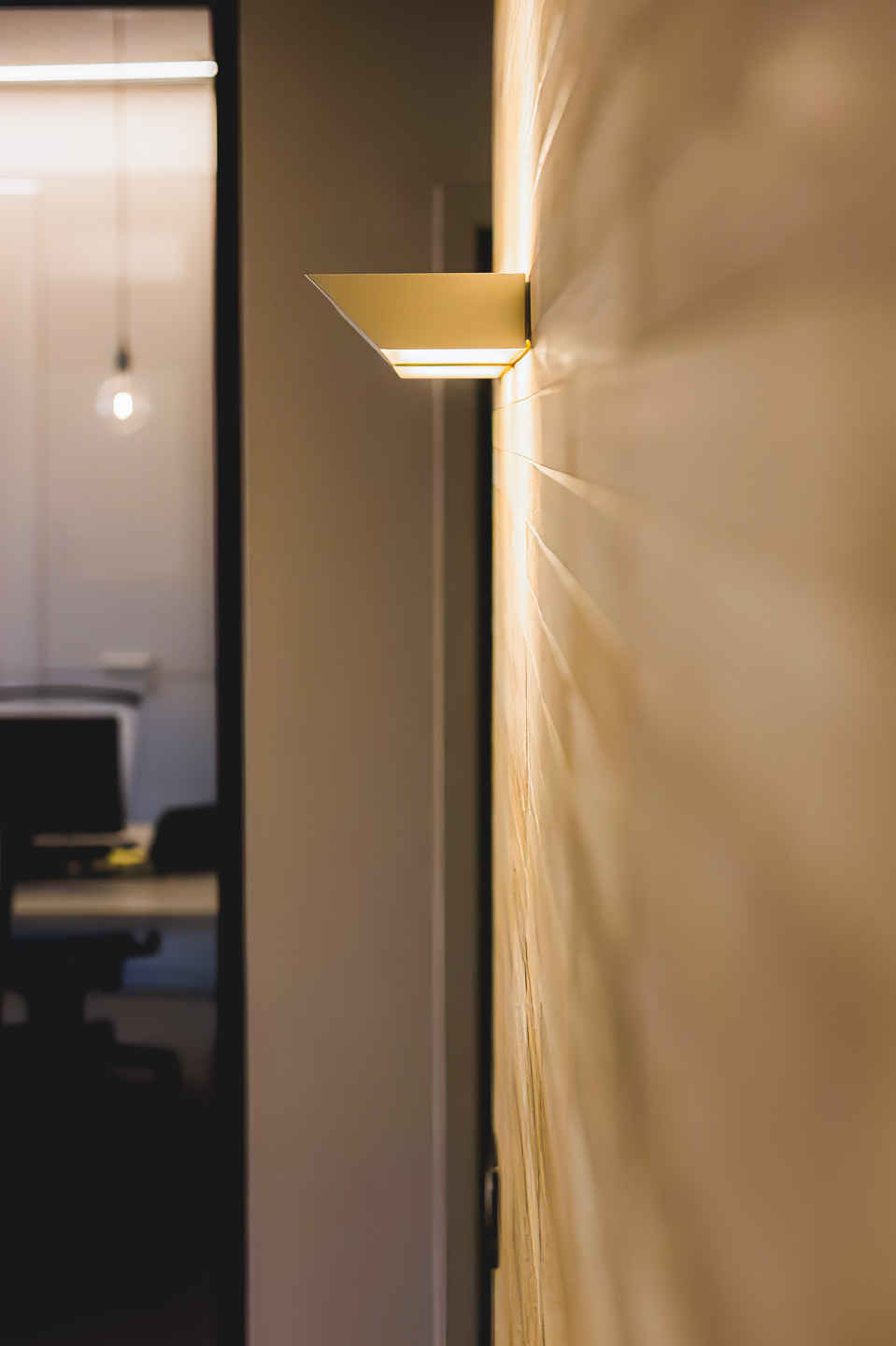 SELEZIONE-ARREDAMENTI-RESTYLING-COLORATO-PER-UN-AZIENDA-DI-COMUNICAZIONE-06