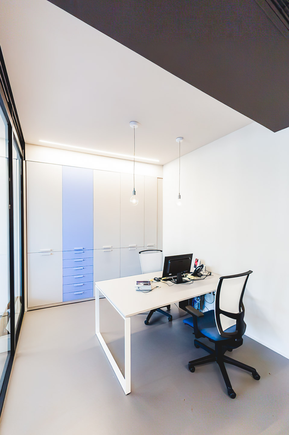 SELEZIONE-ARREDAMENTI-RESTYLING-COLORATO-PER-UN-AZIENDA-DI-COMUNICAZIONE-13