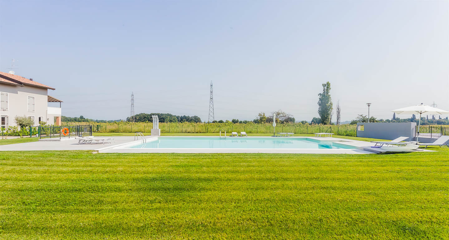 SELEZIONE-ARREDAMENTI-SULLE-COLLINE-DI-VALEGGIO-01