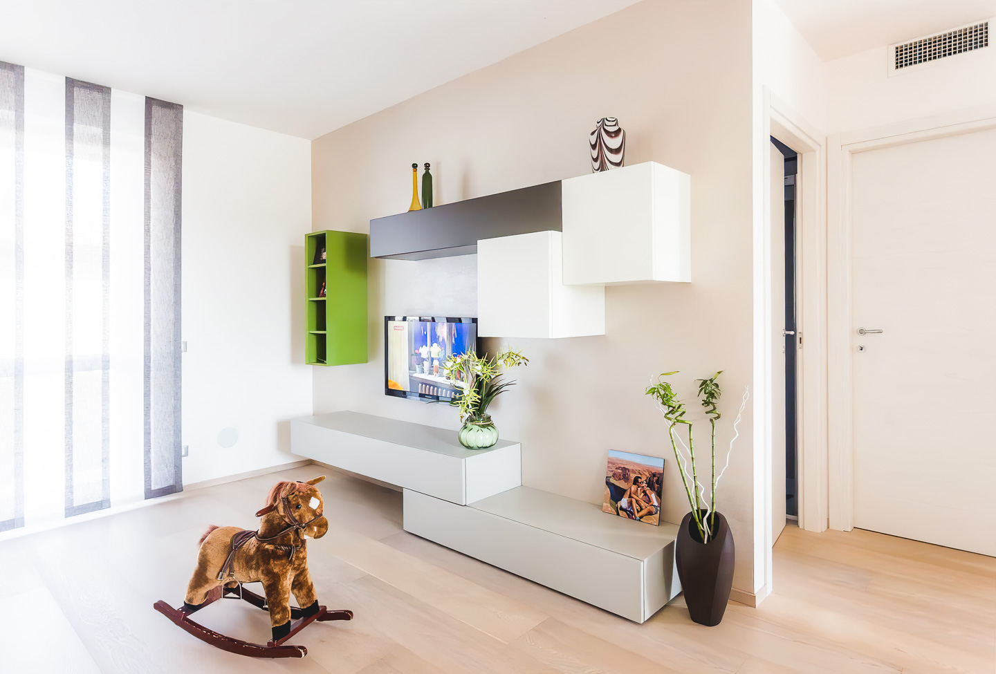 SELEZIONE-ARREDAMENTI-SULLE-COLLINE-DI-VALEGGIO-11