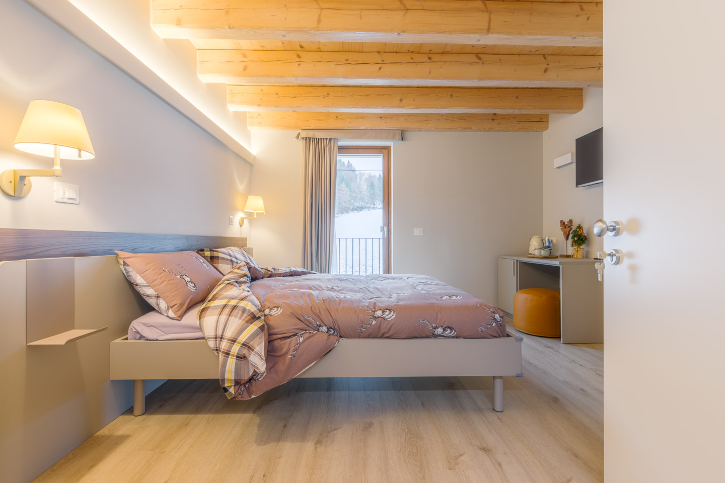 SELEZIONE-ARREDAMENTI-AGRIBIRRIFICIO-LAORNO-06