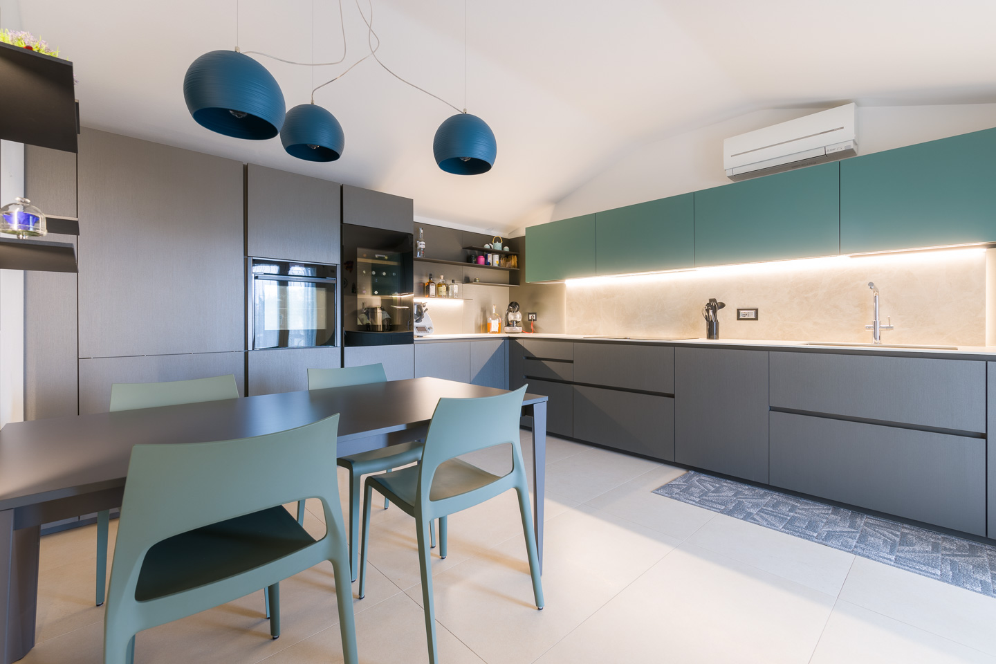 SELEZIONE-ARREDAMENTI-CUCINA-LUMINOSA-20221112-100345-8920-HDR