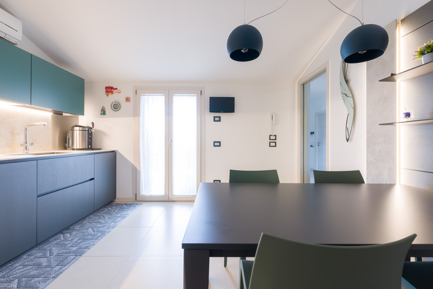 SELEZIONE-ARREDAMENTI-CUCINA-LUMINOSA-20221112-101626-8938-HDR