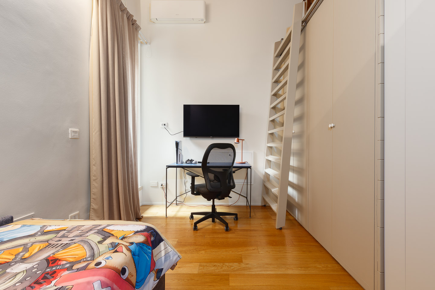 SELEZIONE-ARREDAMENTI-RESTAURO-TRA-ANTICO-E-CONTEMPORANEO-240514-094038-4094