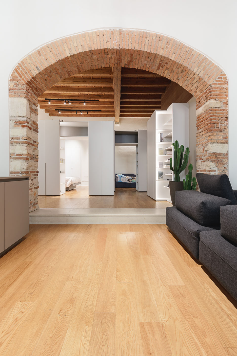 SELEZIONE-ARREDAMENTI-RESTAURO-TRA-ANTICO-E-CONTEMPORANEO-240514-102029-4105