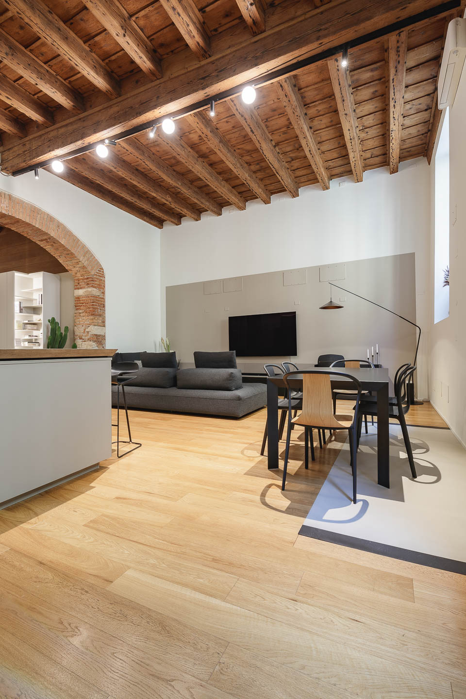 SELEZIONE-ARREDAMENTI-RESTAURO-TRA-ANTICO-E-CONTEMPORANEO-240514-102407-4114-HDR