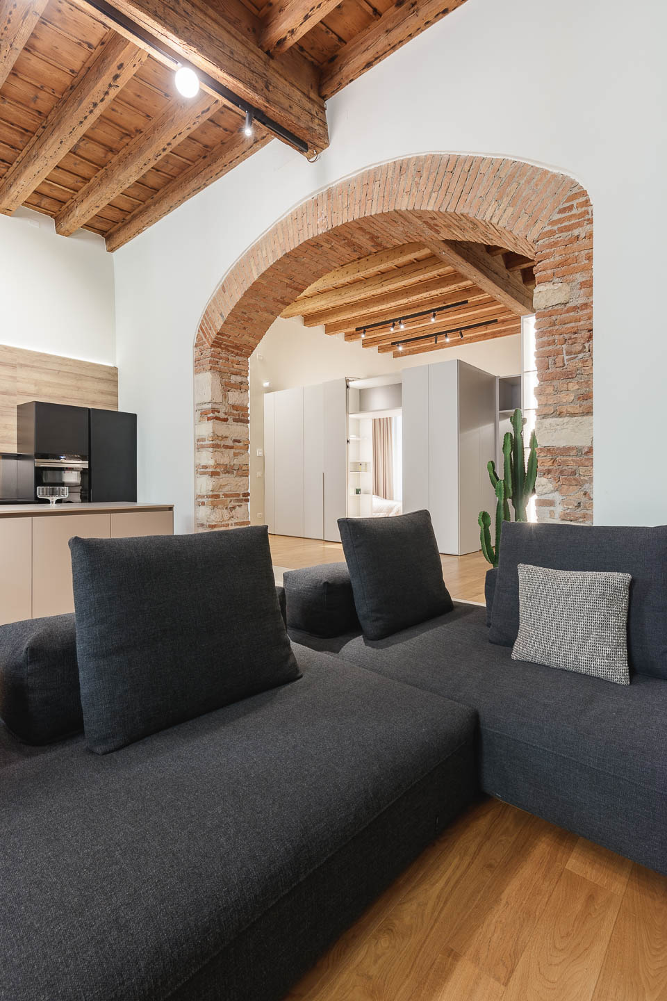 SELEZIONE-ARREDAMENTI-RESTAURO-TRA-ANTICO-E-CONTEMPORANEO-240514-102623-4120-HDR