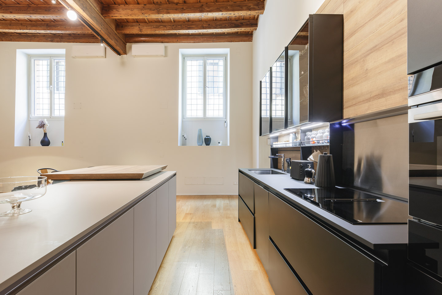 SELEZIONE-ARREDAMENTI-RESTAURO-TRA-ANTICO-E-CONTEMPORANEO-240514-103736-4156